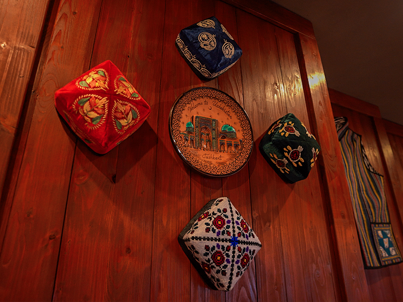 Innenraum des usbekischen Restaurants DOPPI in Nürnberg